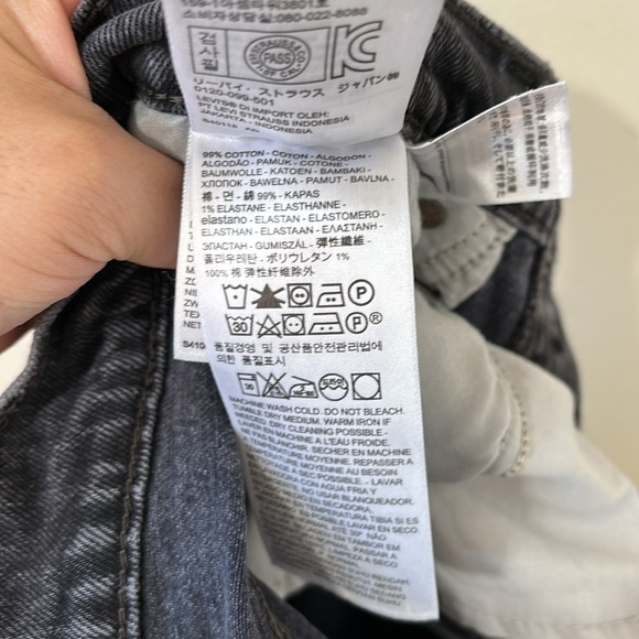 Levi’s 501 Crop Jeans Get Off My Cloud Black Denim Jeans Size 29 - Picture 11 of 12